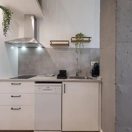 Estudio Con Altillo En Malilla Cerca De La Fe 아파트