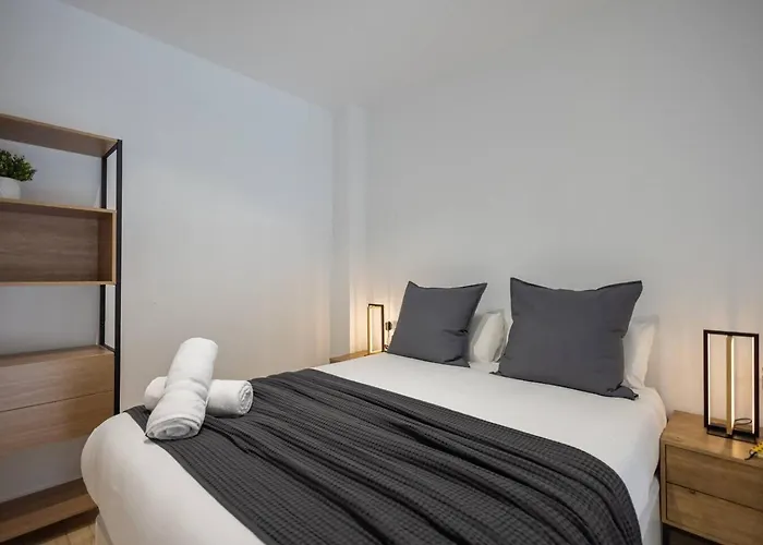 Estudio Con Altillo En Malilla Cerca De La Fe شقة