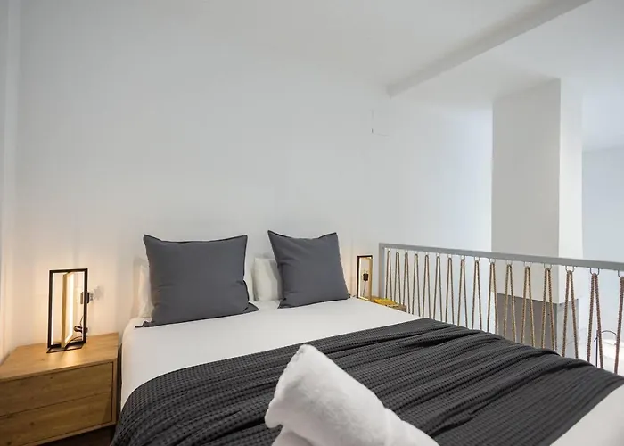 شقة Estudio Con Altillo En Malilla Cerca De La Fe