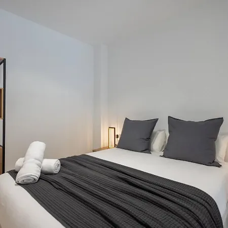 Estudio Con Altillo En Malilla Cerca De La Fe Apartament